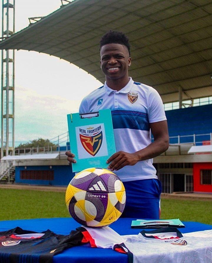 太像了…网红哥伦比亚维尼修斯加盟当地二级联赛队，无职业经验