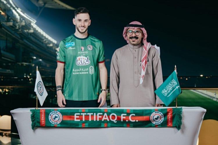 达曼协作中场：梅西有天赋但我更欣赏C罗，因后者需付出更多努力