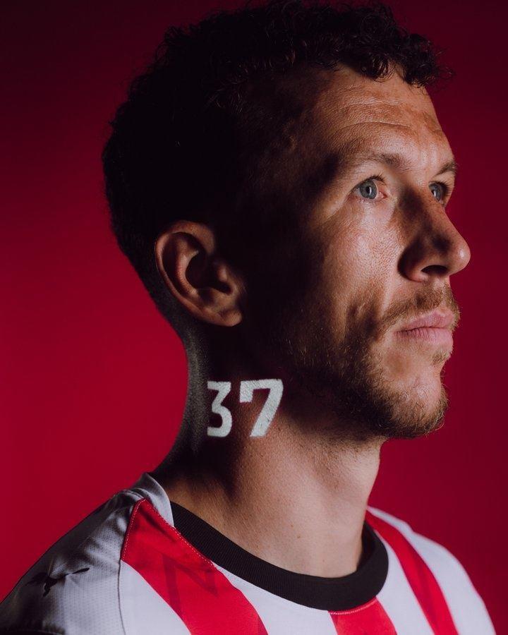 佩里西奇37岁生日，埃因霍温祝福：热情永不老，伊万生日快乐