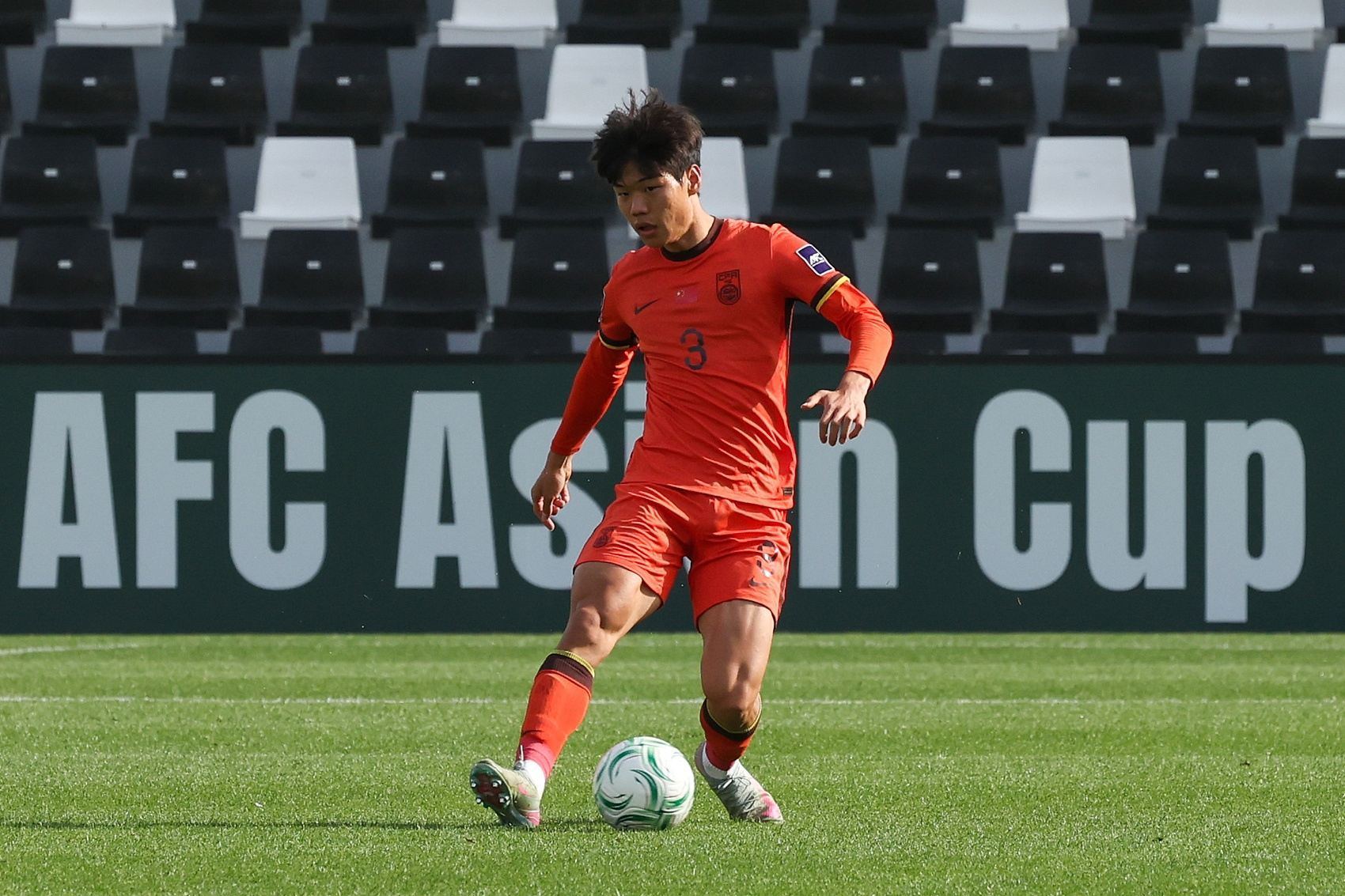 媒体人：泰山已就贺一然转会费达成一致，但舆论让高层出现摇摆