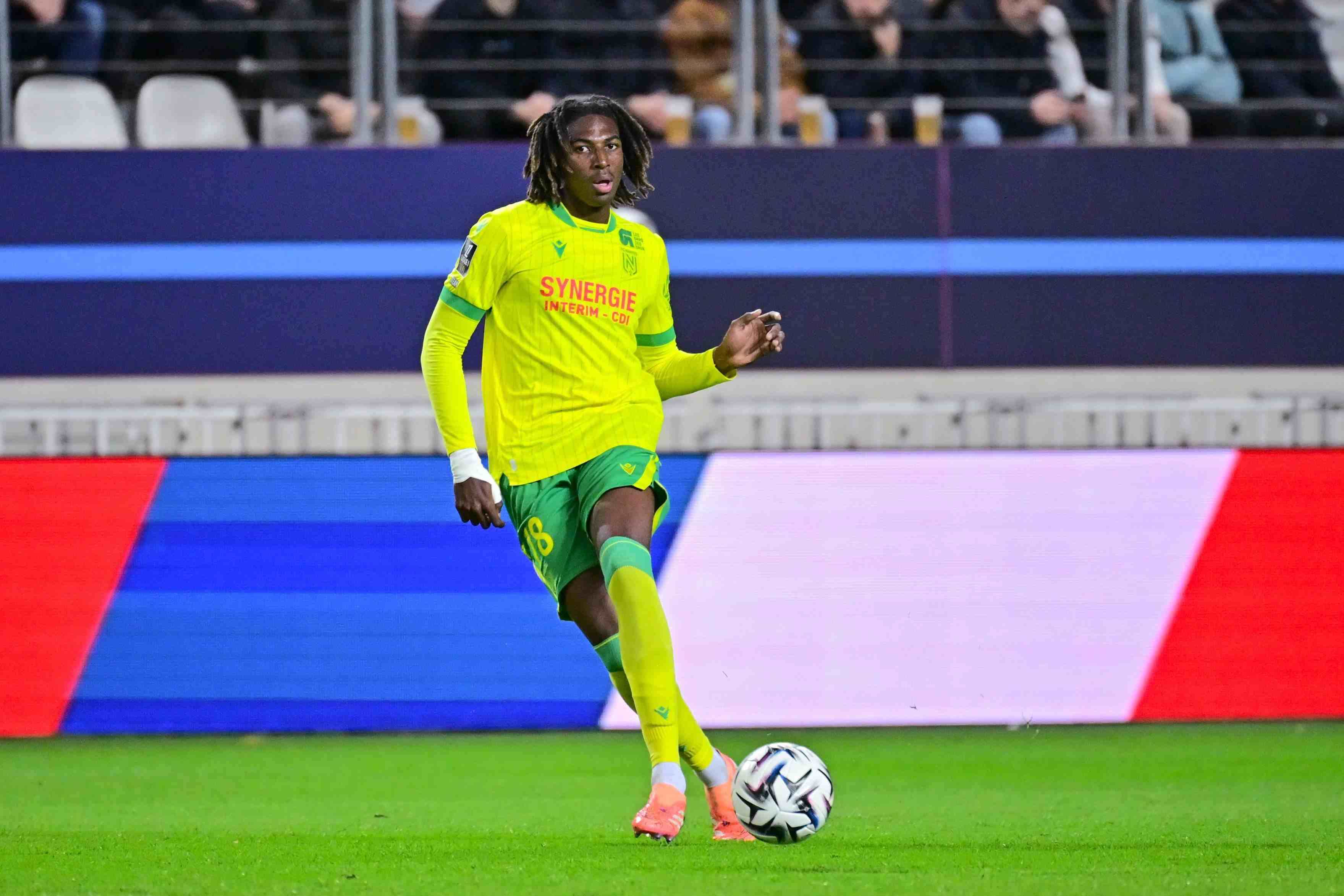 队报：切尔西3000万欧口头报价南特18岁后卫塔蒂，交易时间紧迫