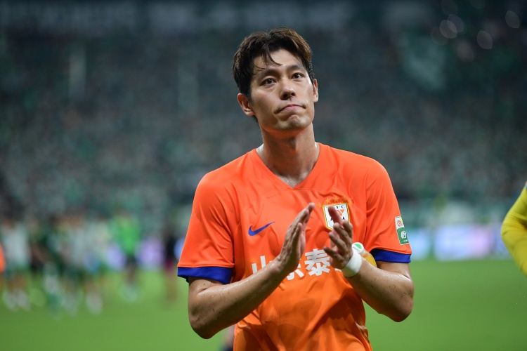 德转显示泰山球员毕津浩已加盟大连英博，方式为自由转会