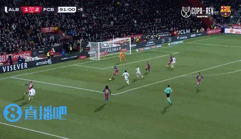 无异于一个绝杀！巴萨2-1阿尔瓦塞特补时阶段，马丁关键门线解围