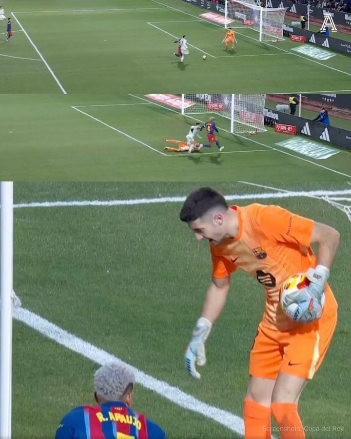 与阿劳霍合力防下对手进攻后，霍安抱着球出底线庆祝反送角球