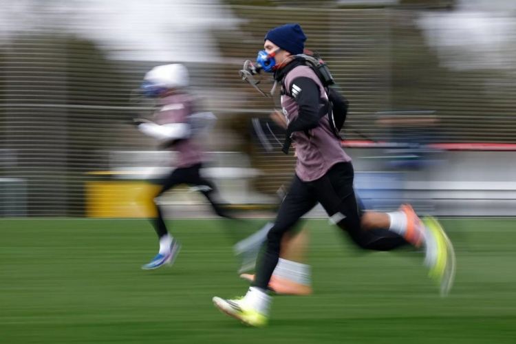 跑不死的体能储备！官方：皇马今日训练，球员佩戴平图斯面罩