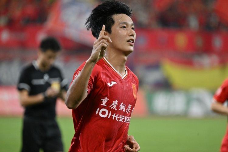 向余望、李镇全参与渝超8强抽签，前者负责抽球队后者负责抽对阵