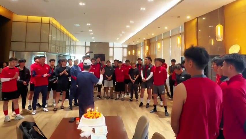 亚泰举办2月生日PARTY，阎峰、陈国良、樊超等寿星感受团队温暖