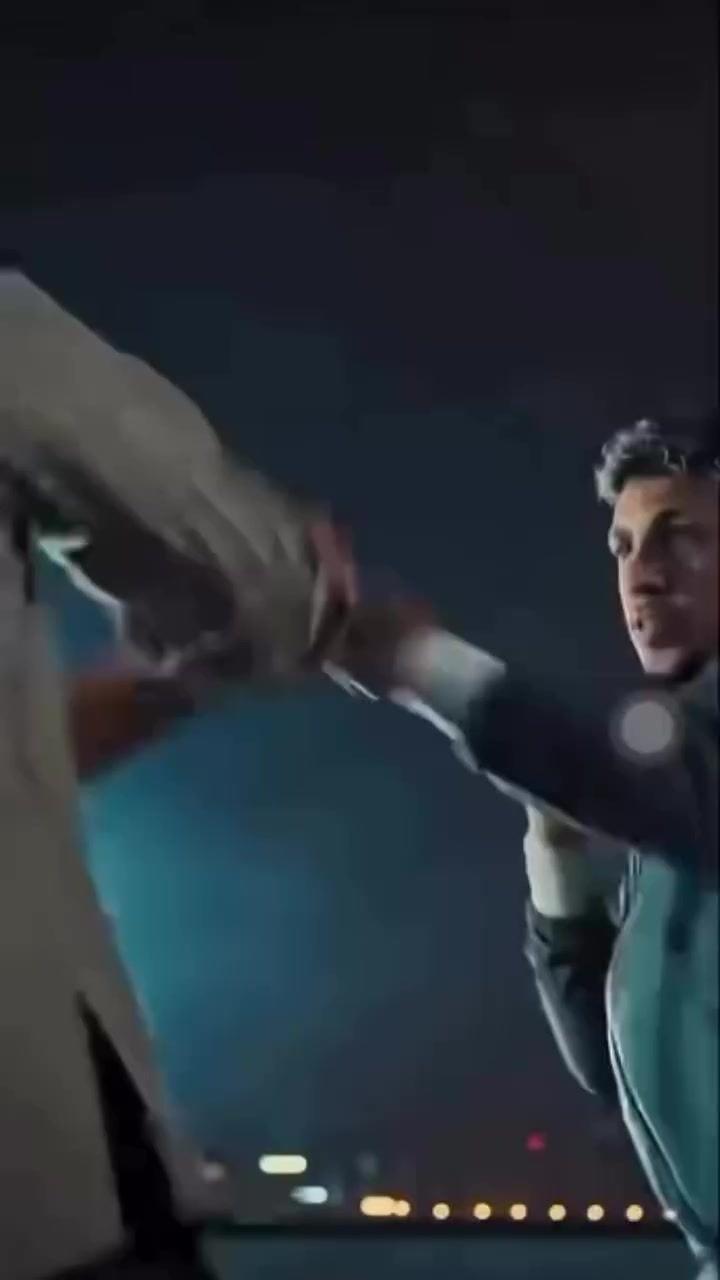 龙叔影响力！泰山外援克雷桑晒出自己与成龙打斗的AI视频