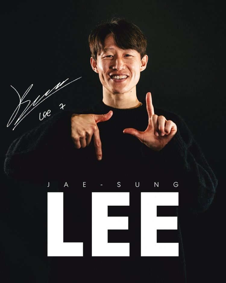 官方：美因茨与33岁韩国中场李在城续约