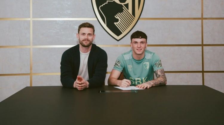 伯恩茅斯官方：买断AC米兰后卫阿莱克斯·希门尼斯，签约至2031年