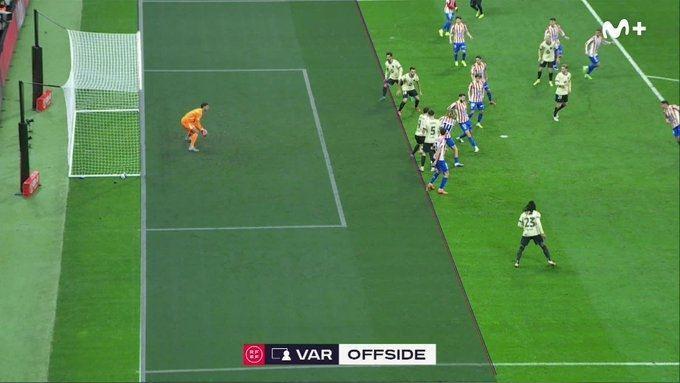 西媒：因球员太密集SAOT无法识别，裁判手动划线判库巴西进球无效
