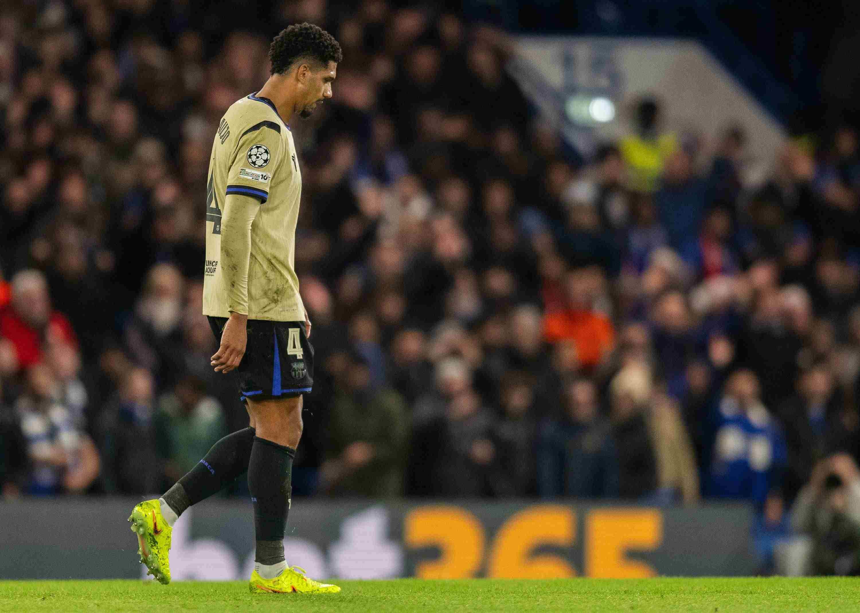 阿斯：恩里克在对阵巴萨赛前谈论阿劳霍的视频曝光后引发球员崩溃