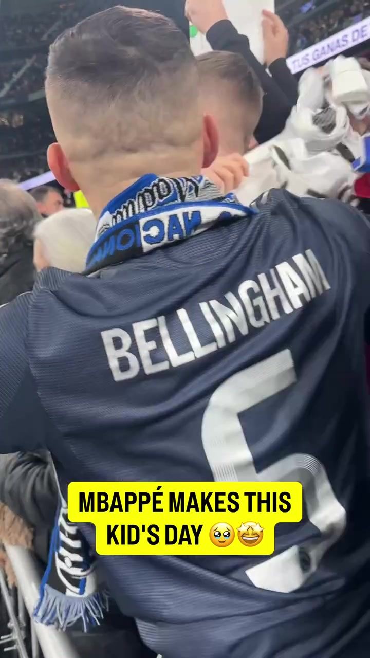 展现亲和力！姆巴佩赛后将球衣送给一位小球迷