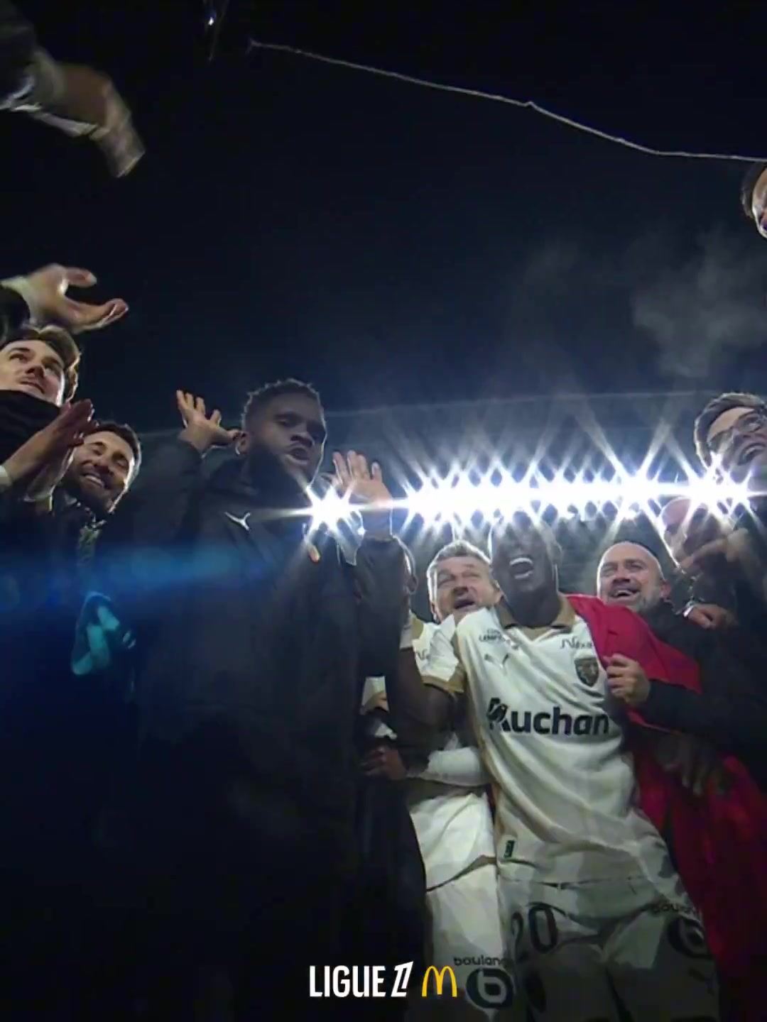 朗斯5-0大胜后球员要求放假，主教练萨吉：就给你们两天假期