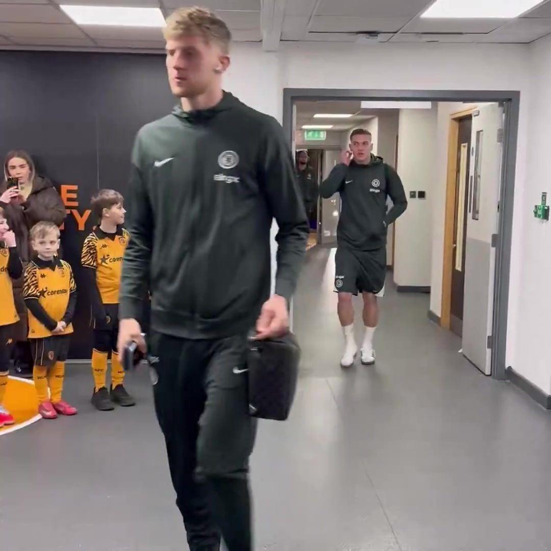 推特热议视频：没有一个切尔西球员注意到小球童