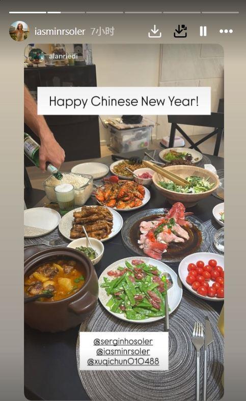 入乡随俗！归化国脚塞尔吉尼奥和家人一起包饺子，妻子晒年夜饭