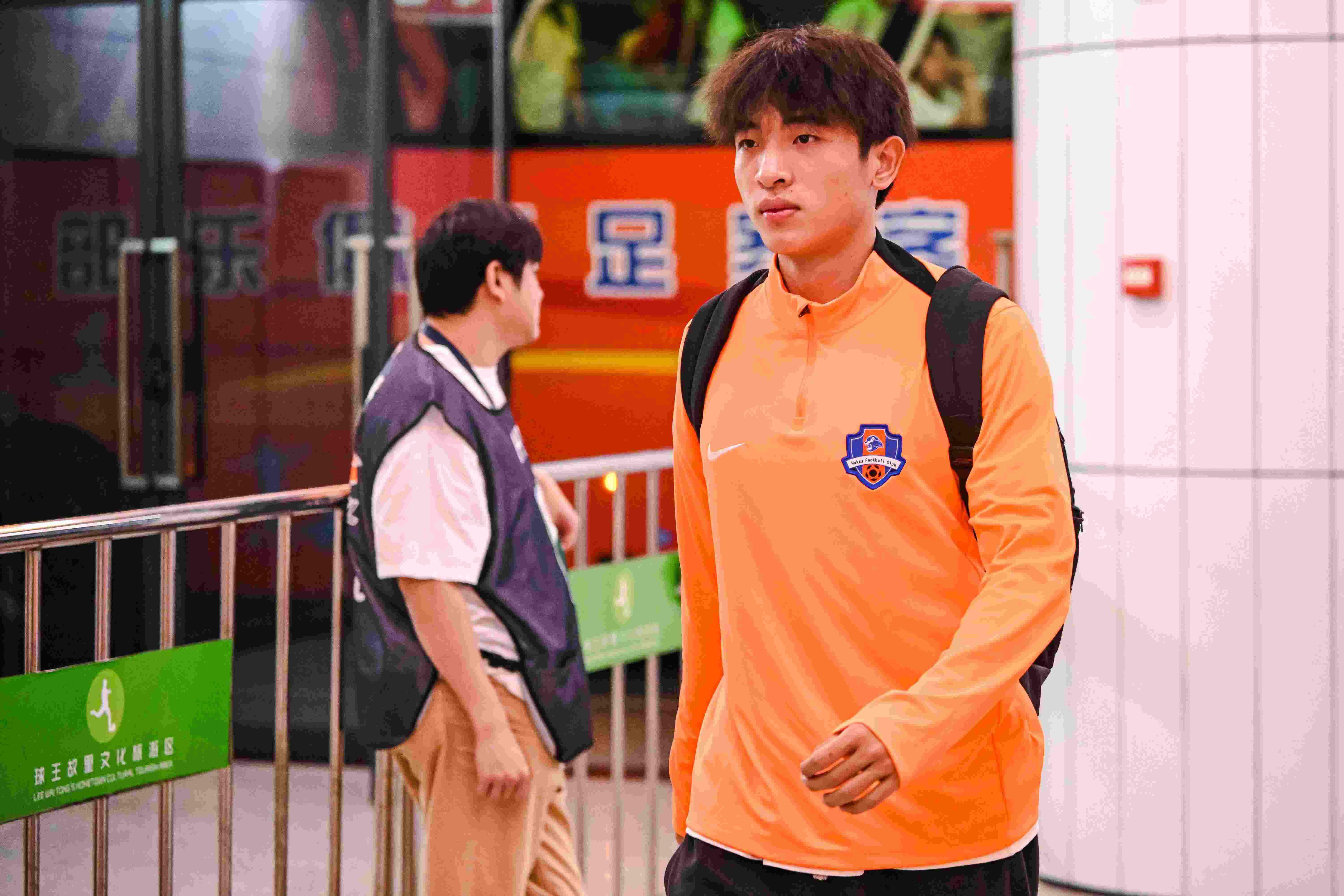 董路以魏祥鑫类比邝兆镭：中超前10轮6次未进入大名单，需要耐心