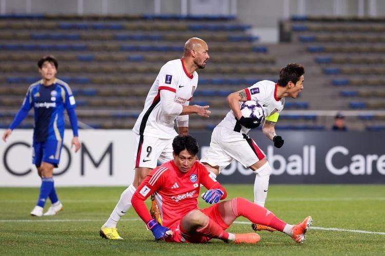 成都日报：蓉城后防不稳，出场球员还支撑不起主帅擅长的4231阵型