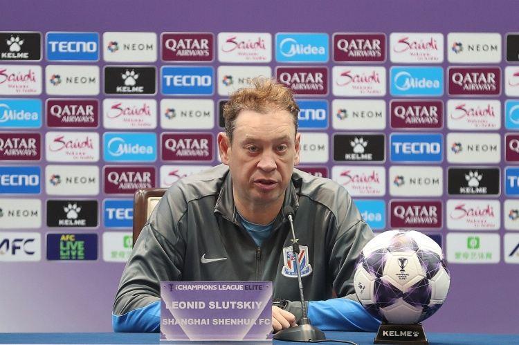 申花球迷不满斯卢茨基：割双眼皮破了运势，带着薛庆浩一起滚吧