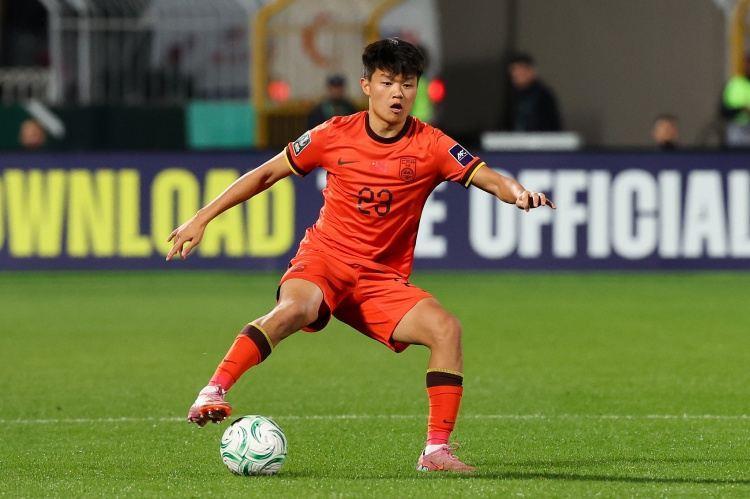 沪媒：海港俱乐部对杨希高度看好，若首发攻防两端有望带来变化