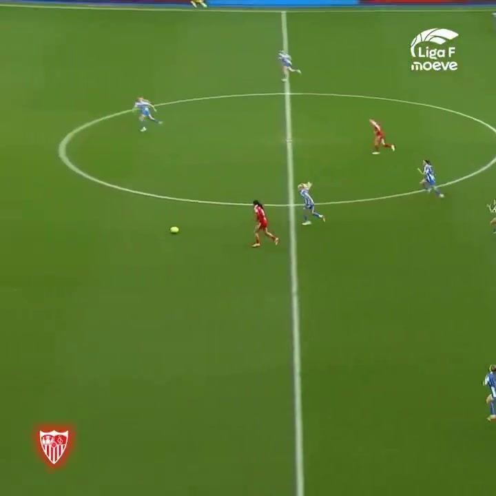 上轮西女甲离奇中场进球，射门质量堪比回传，门将判断失误送礼