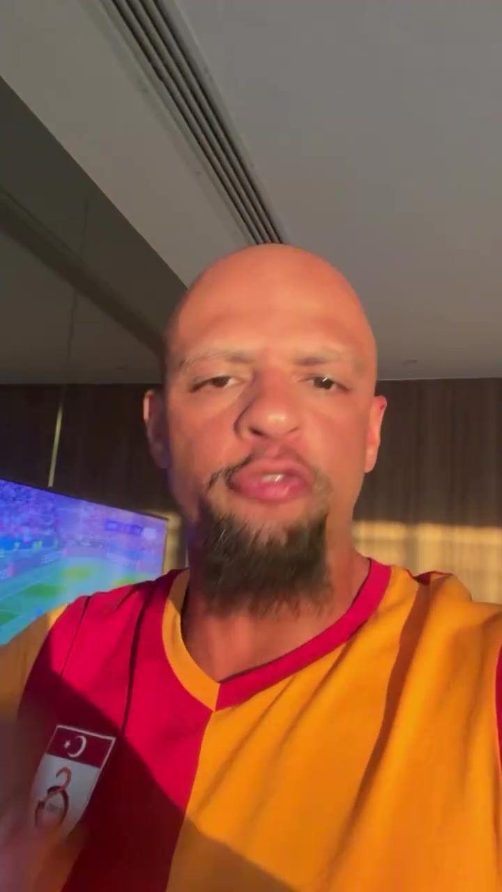 逆天！梅洛抨击普雷斯蒂亚尼：他妻子肯定和黑人出轨了