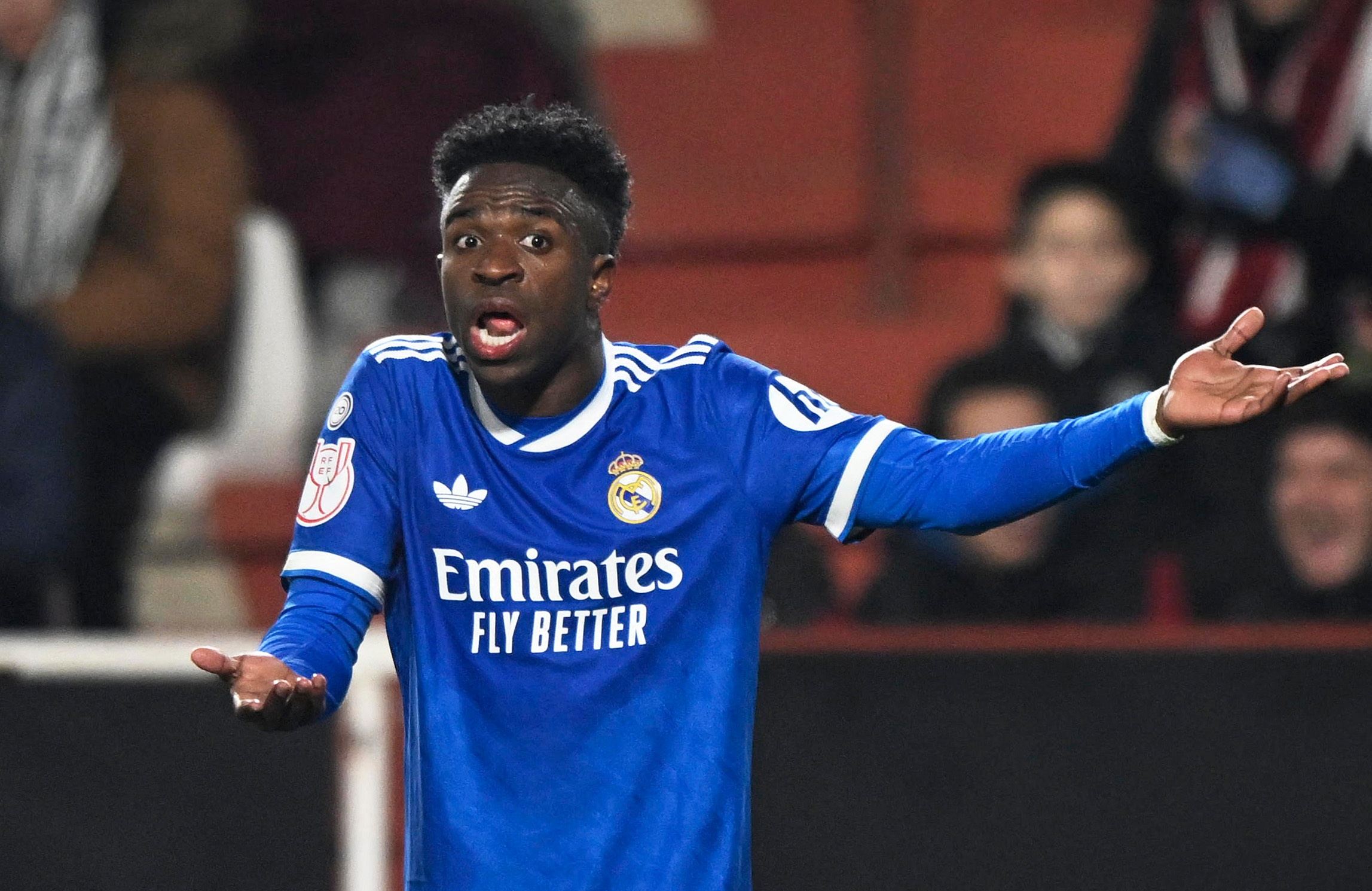 马卡报：维尼修斯多次和阿根廷人冲突，包括德保罗、西蒙尼等人