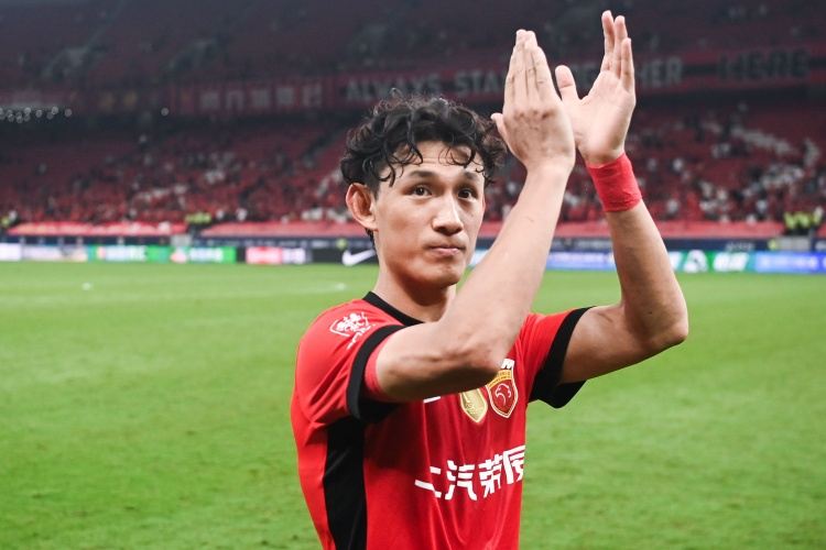 记者：王燊超肋骨骨折在静养康复阶段，真玩命也能踢但着眼长远