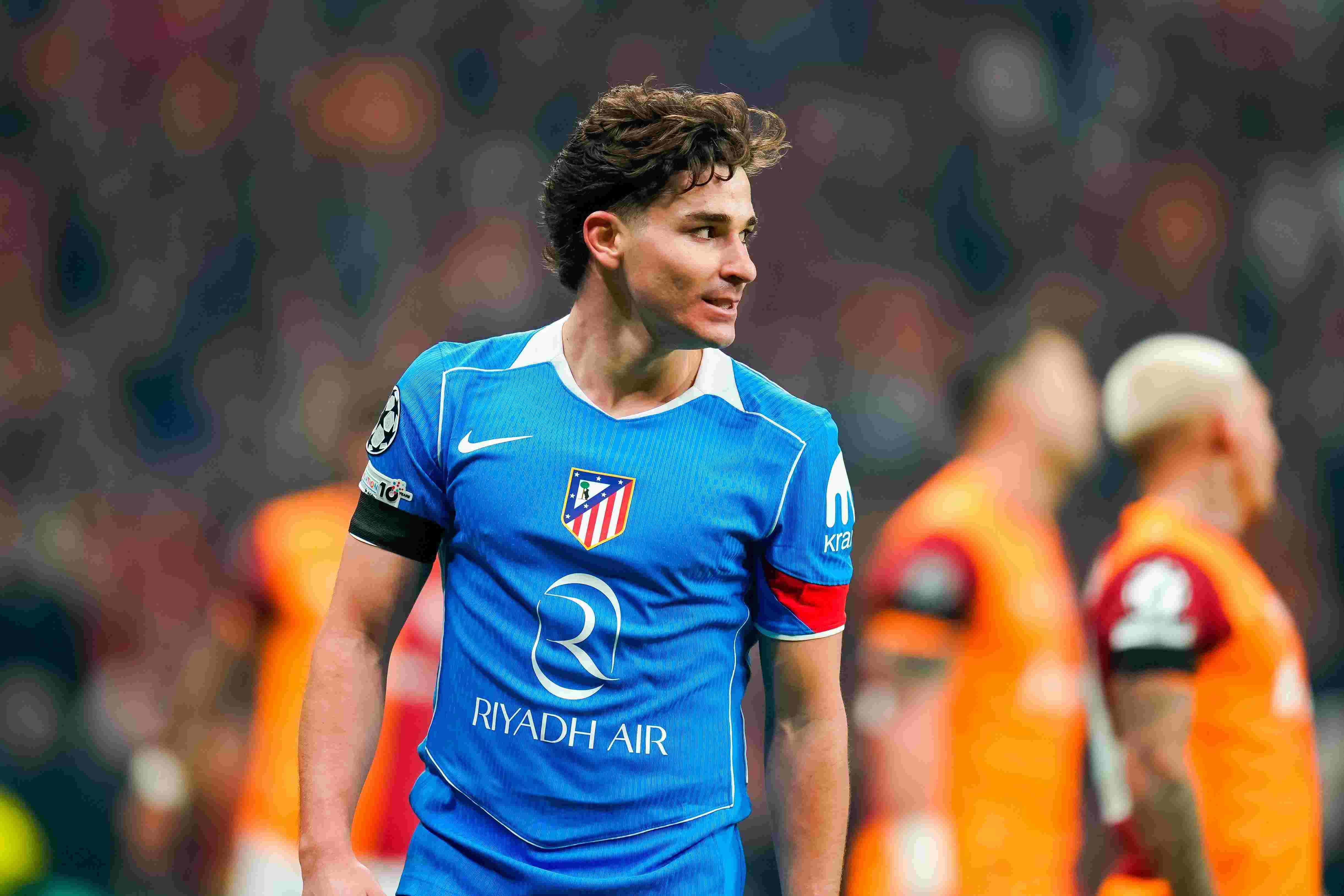 记者：阿尔瓦雷斯将会加盟巴萨，转会费7000万欧左右