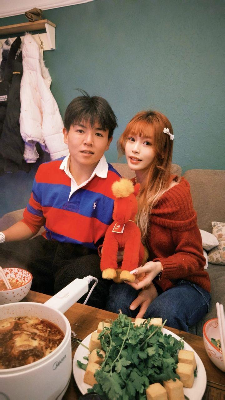 徐彬与女友在英伦共度春节！一起看看他们年夜饭吃了什么