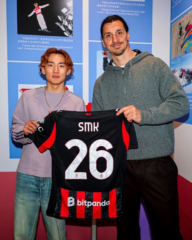 米兰官博晒伊布苏翊鸣合影：舍我其谁的霸气，也是挑战极限的无畏