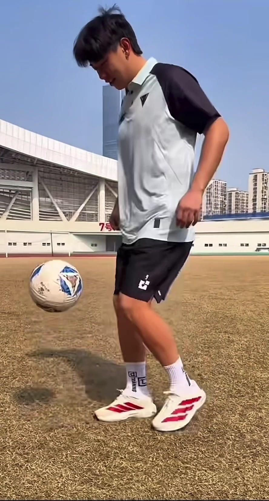 官方：24岁中场李佳珩加盟温州队，曾效力广州队、佛山南狮等队