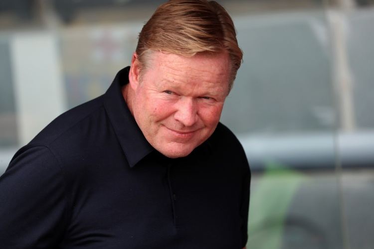 世体：对阵莱万特的比赛，前巴萨主帅罗纳德·科曼现场观战