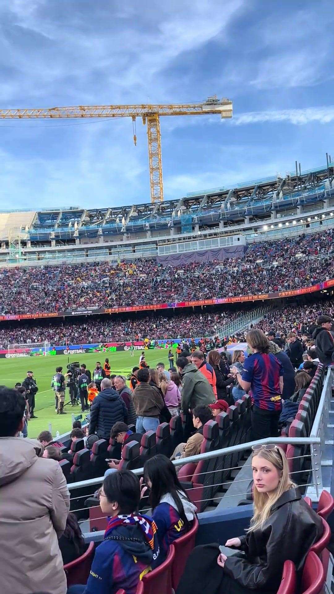 欢庆中国年！巴萨vs莱万特中场，诺坎普播放山东省歌《相亲相爱》