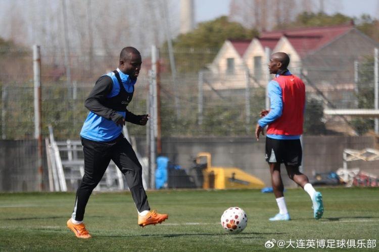 训练宣！大连英博发布冬训图集，阿奇姆彭正式加入训练