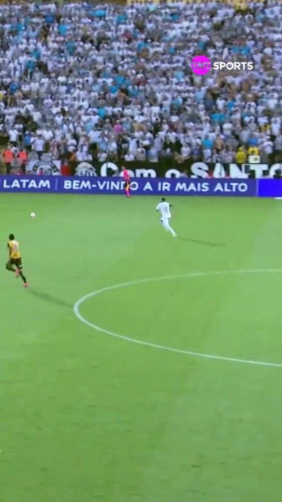 巅峰不再！34岁内马尔冲刺画面引发热议，速度太慢救球不及