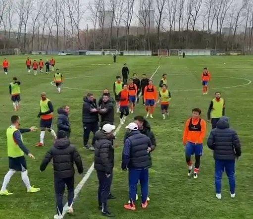 鲁媒：山东泰山热身赛2-3负于青岛海牛，王昊斌、彭逸翔进球