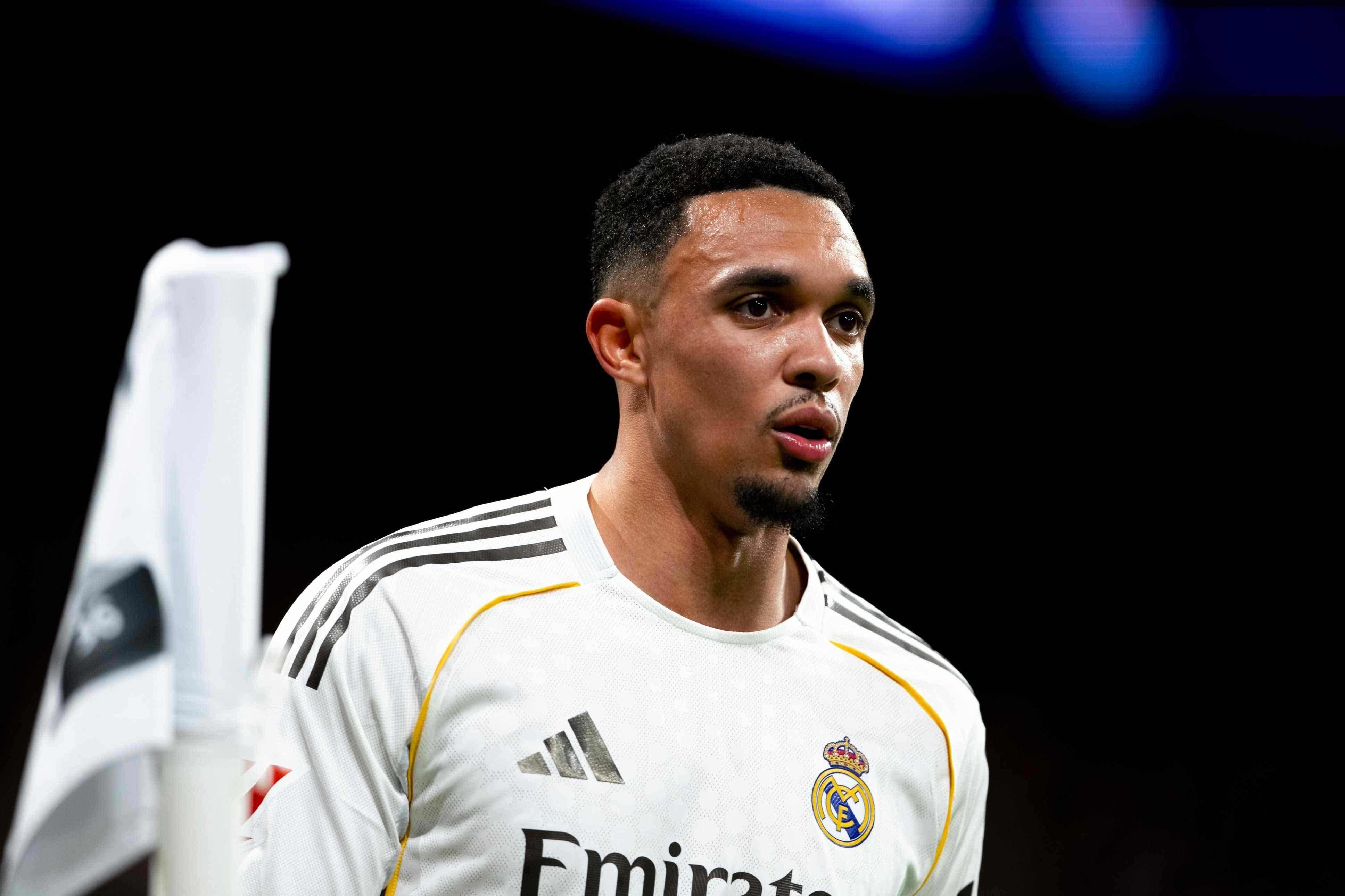 名宿：阿诺德在边路留下了巨大空挡，完全就是一种散漫懈怠的防守