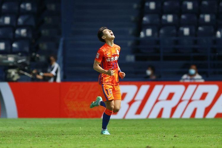 德转显示泰山球员刘国宝租借青岛海牛，租借费约40万元