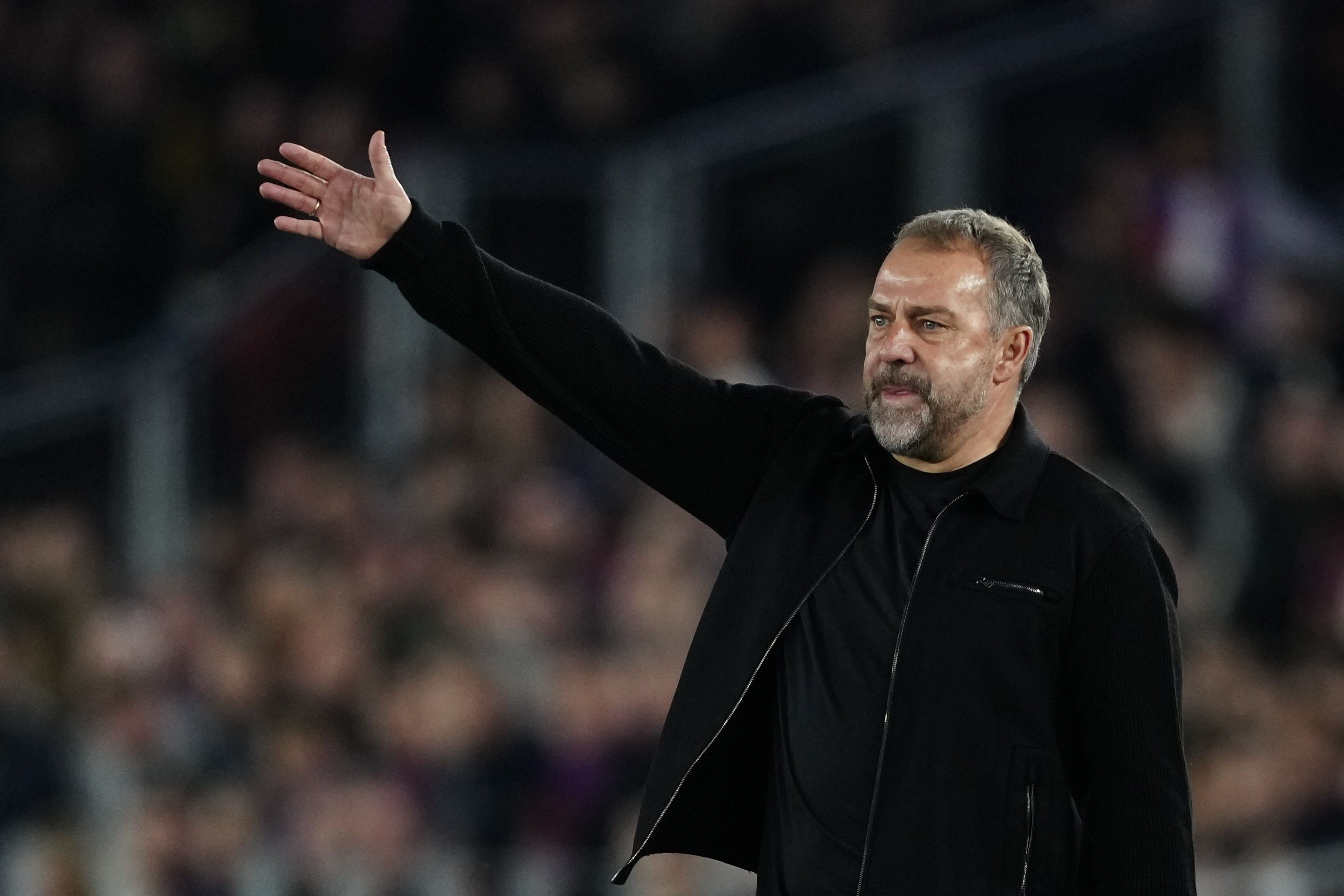 弗里克：佩德里会在下半场踢一段时间，贝尔纳尔已经做好了准备