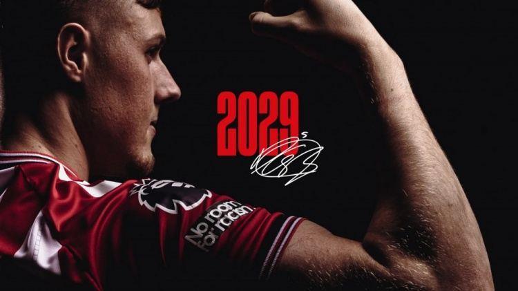 官方：桑德兰与26岁后卫巴拉德续约至2029年，含延长1年条款