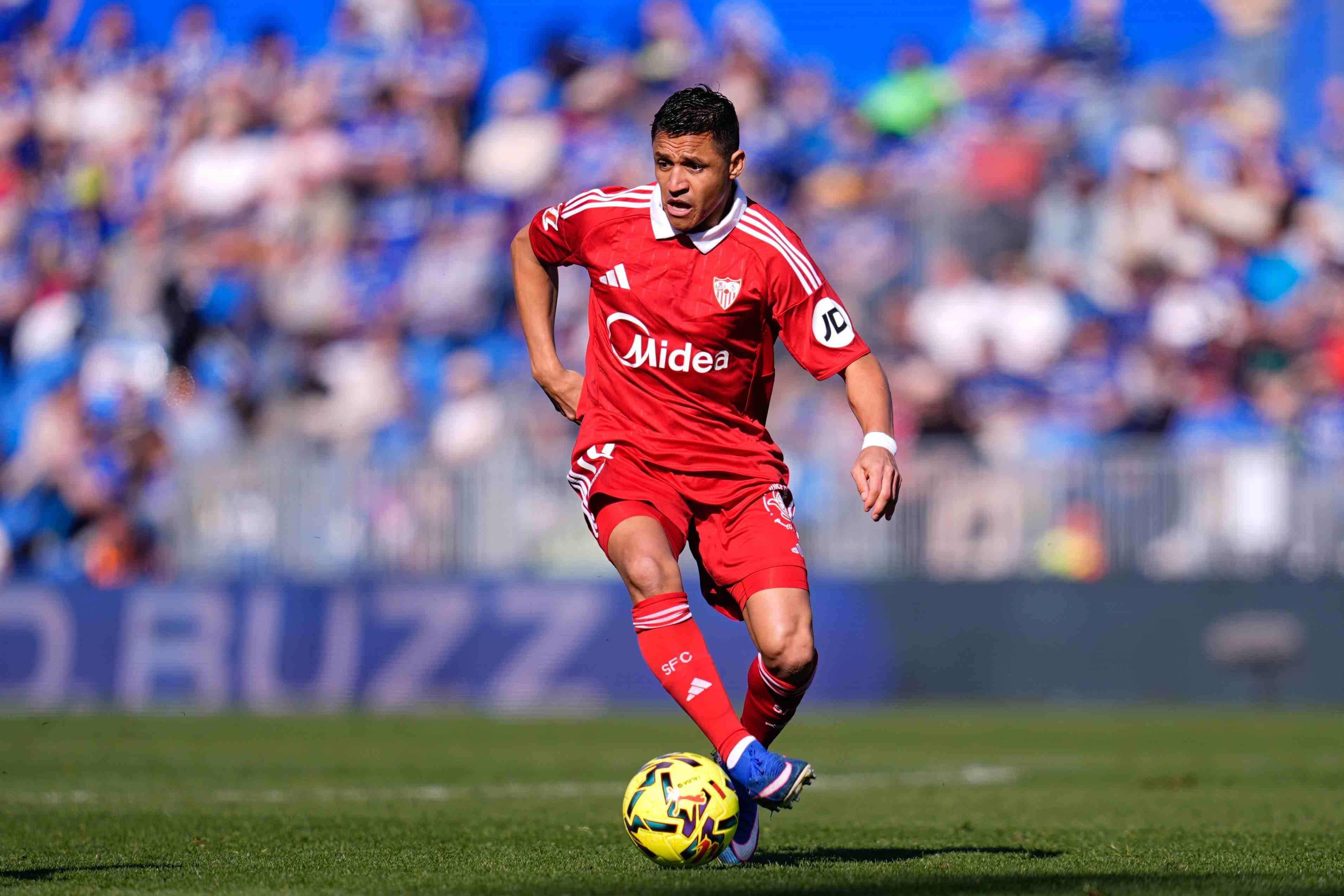 还有油！37岁桑切斯西甲冲顶破门，曾效力枪手红魔巅峰身价7000万