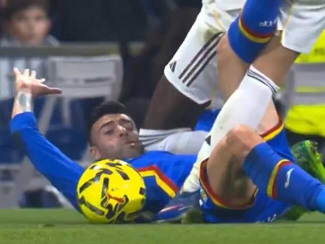 科贝评论员谈吕迪格膝击：本赛季最粗暴犯规之一，足以停赛多场