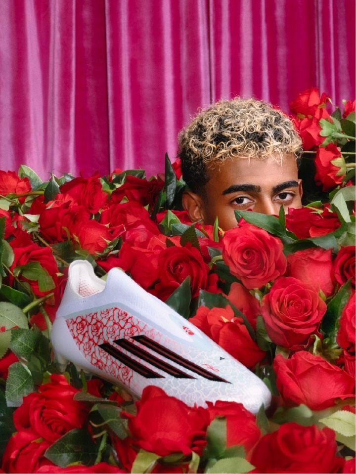 阿迪达斯发布亚马尔个人款F50“心之猎手”战靴 纯白色点缀红玫瑰