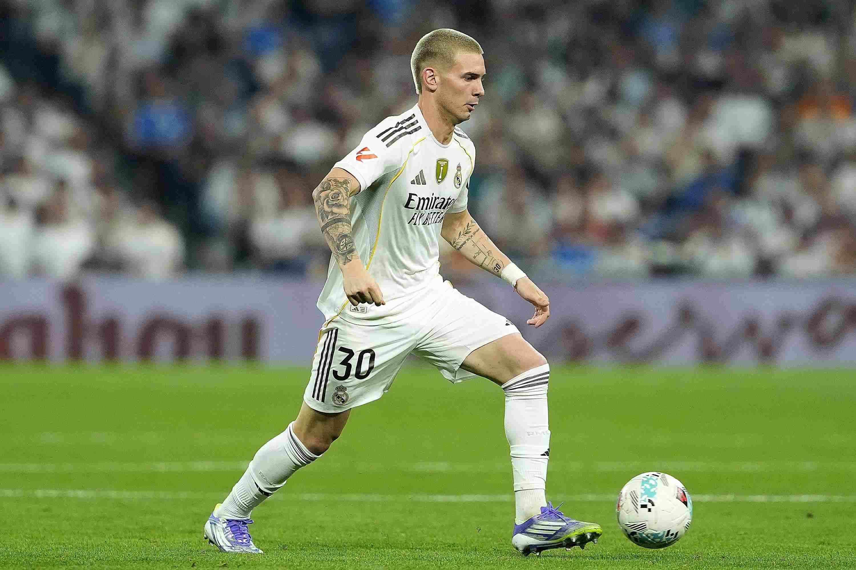 官方：马斯坦托诺被停赛2场，赫伊森、卡雷拉斯累计黄牌停赛1场