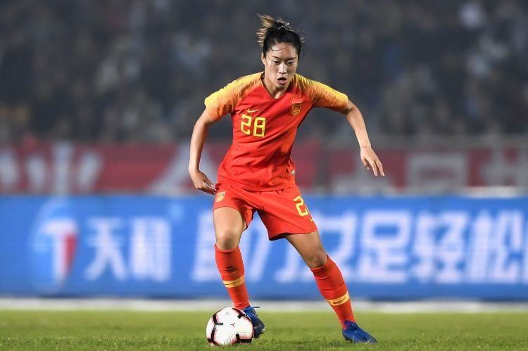 唐佳丽：第二场比赛要掌握好球权，上届亚洲杯夺冠是非常大的鼓励