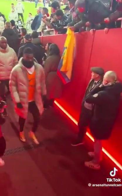 卡努发文批评枪手众将，无视名宿永贝里、佩蒂特径直返回更衣室