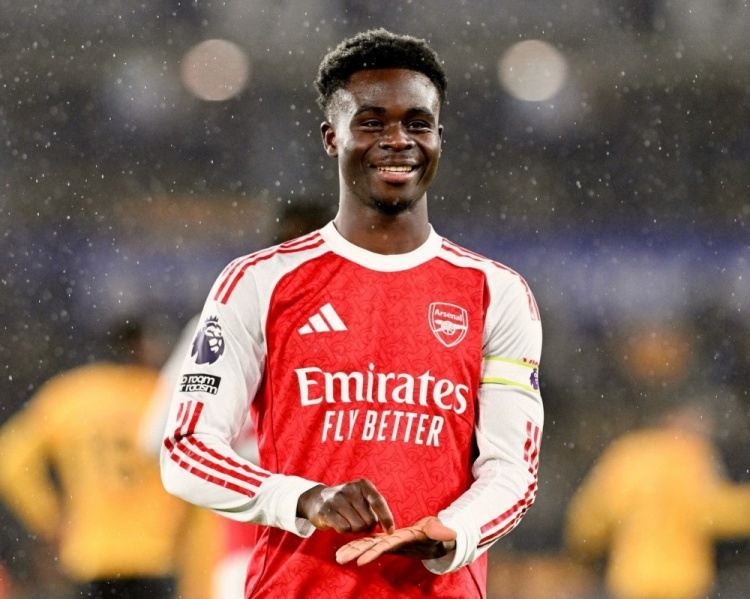 值得纪念！萨卡社媒晒照，庆祝达成阿森纳生涯300场里程碑 取胜