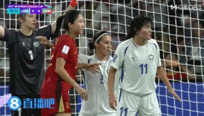 没给点球！乌兹别克斯坦女足球员禁区内手球 VAR介入认定不是点球