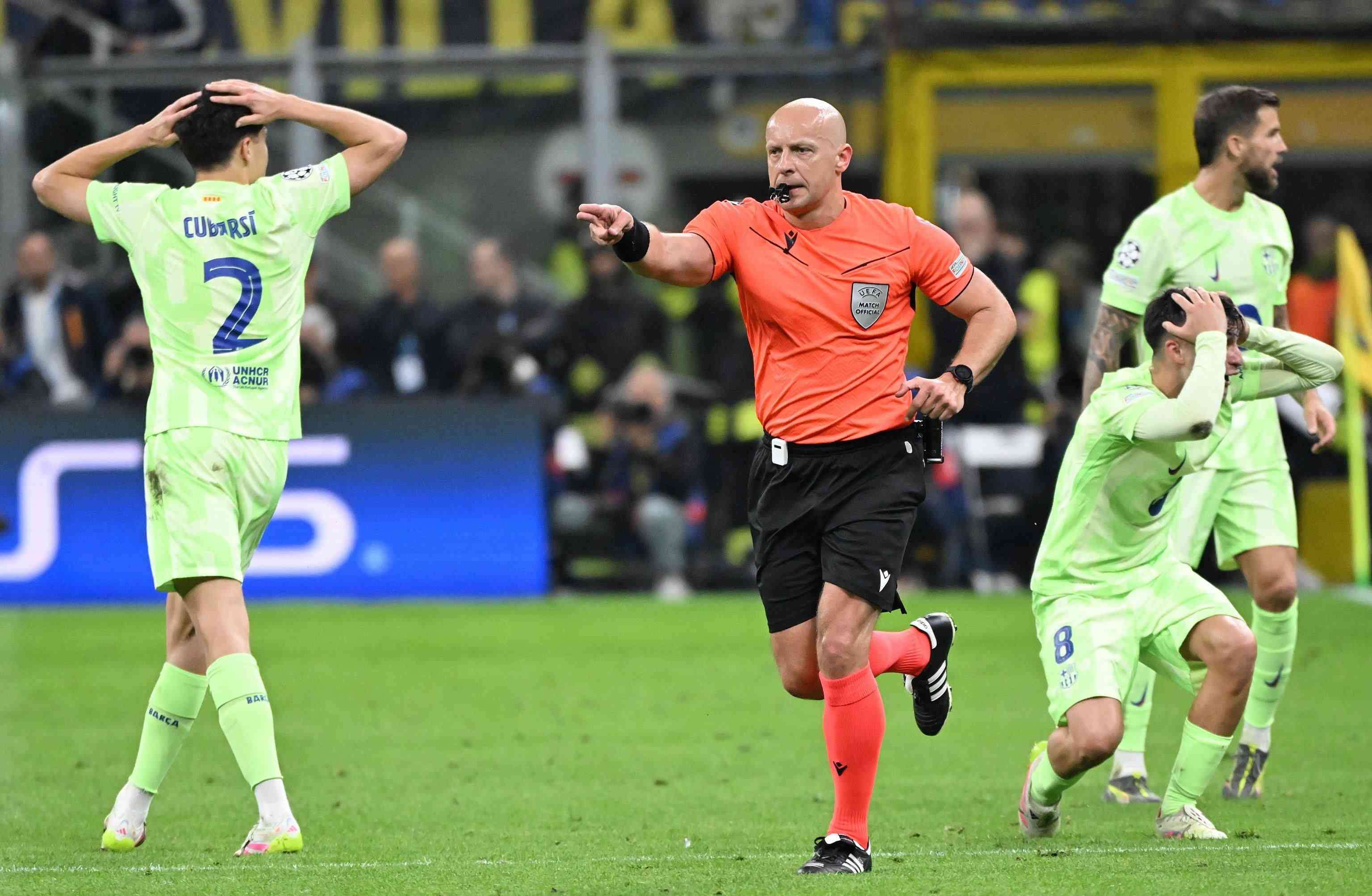 每体：波兰名哨马齐尼亚克伤愈复出，曾对巴萨做出争议判罚